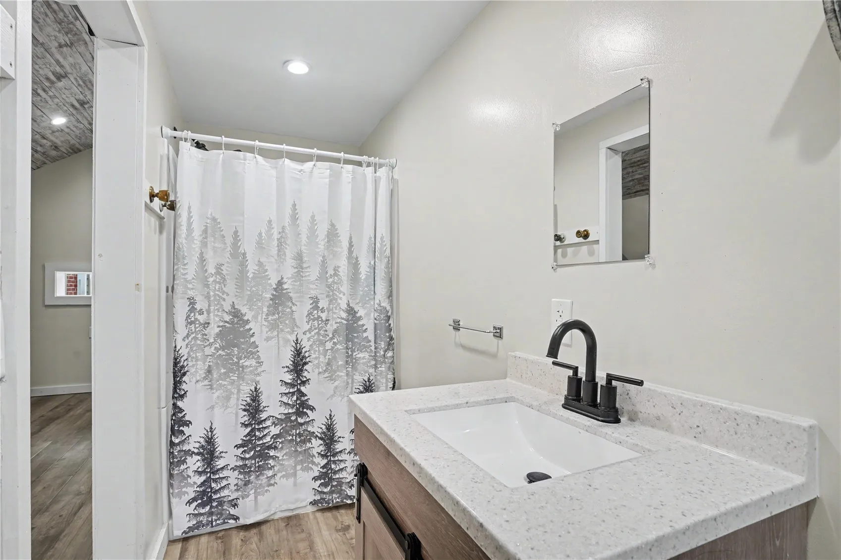Detached Apartment Bathroom