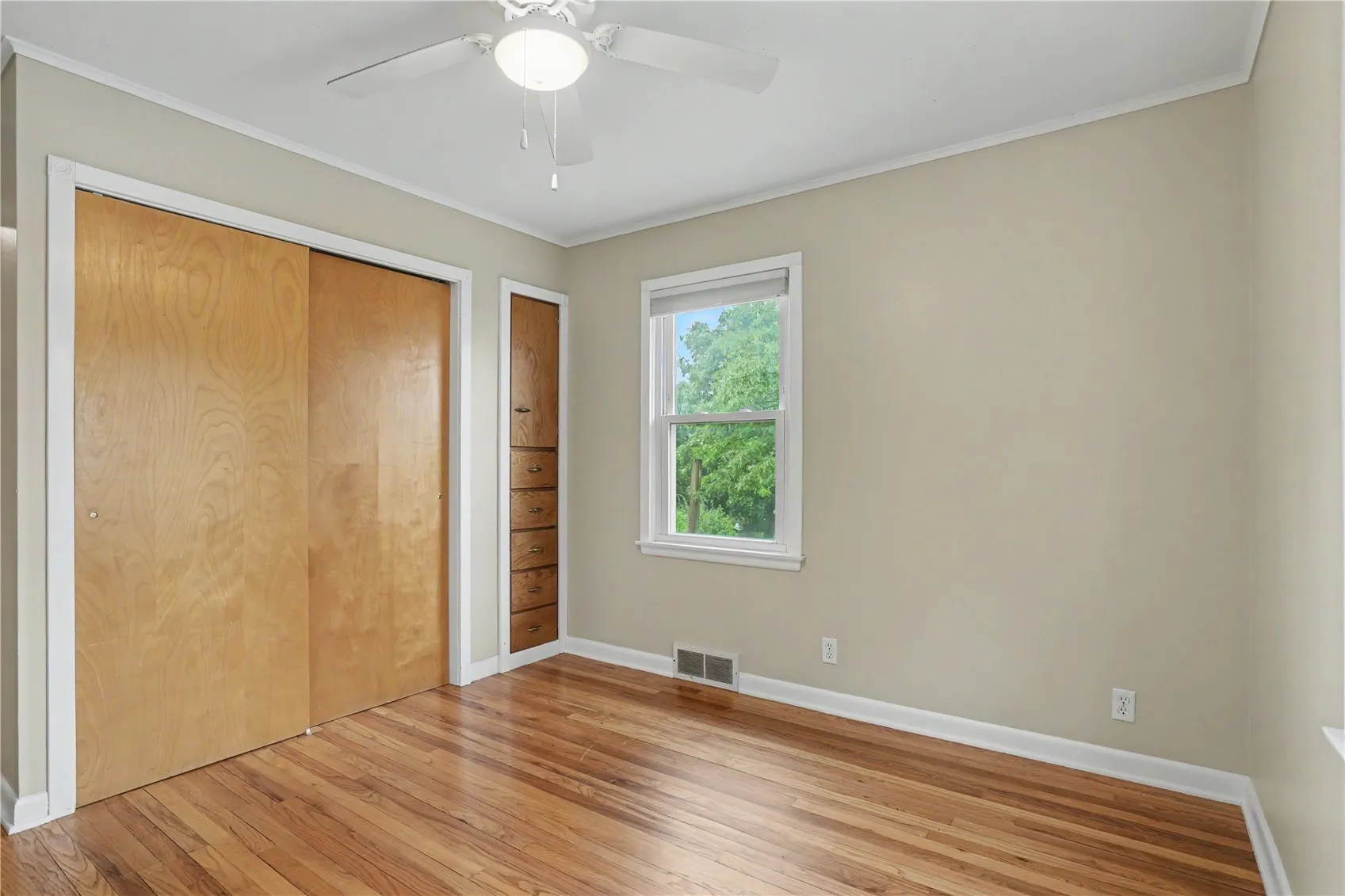 Floor 1 Bedroom