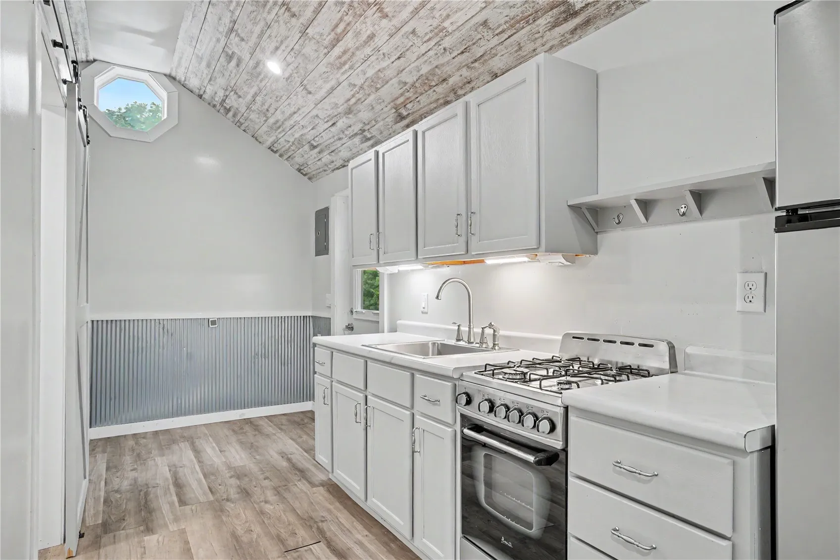 Detached Apartment Kitchen