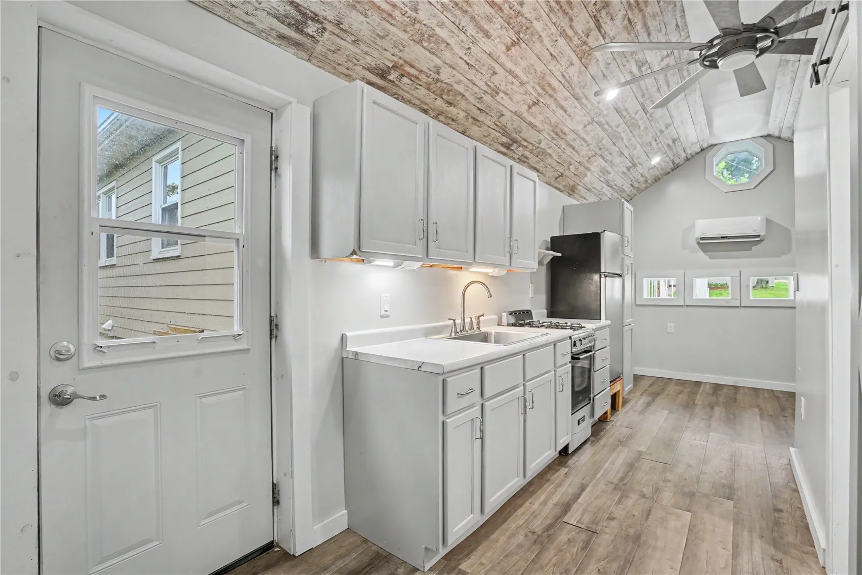 Detached Apartment Kitchen