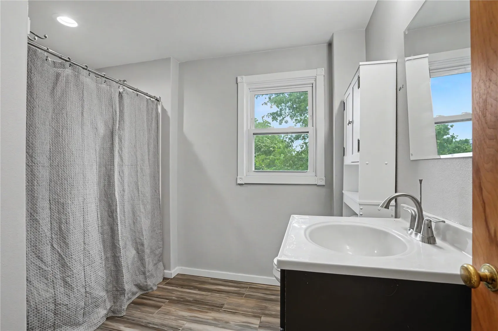 2nd Floor Bathroom