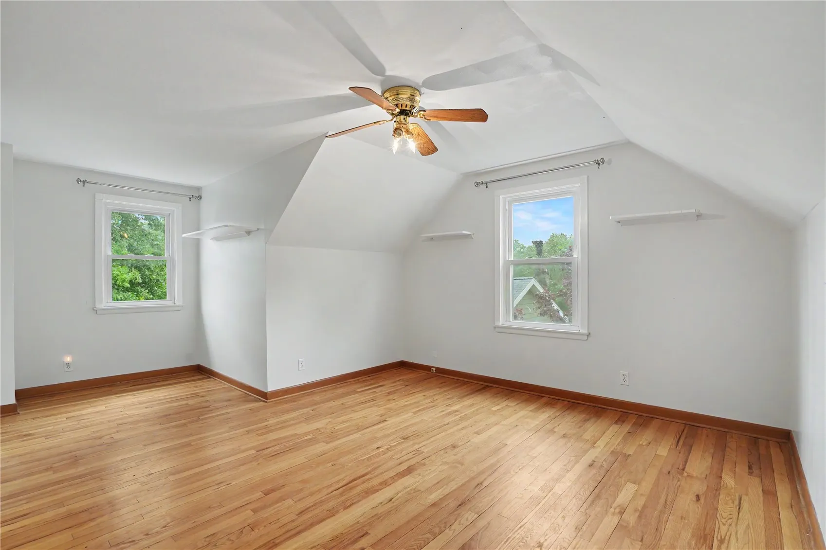 Floor 2 Bedroom 2