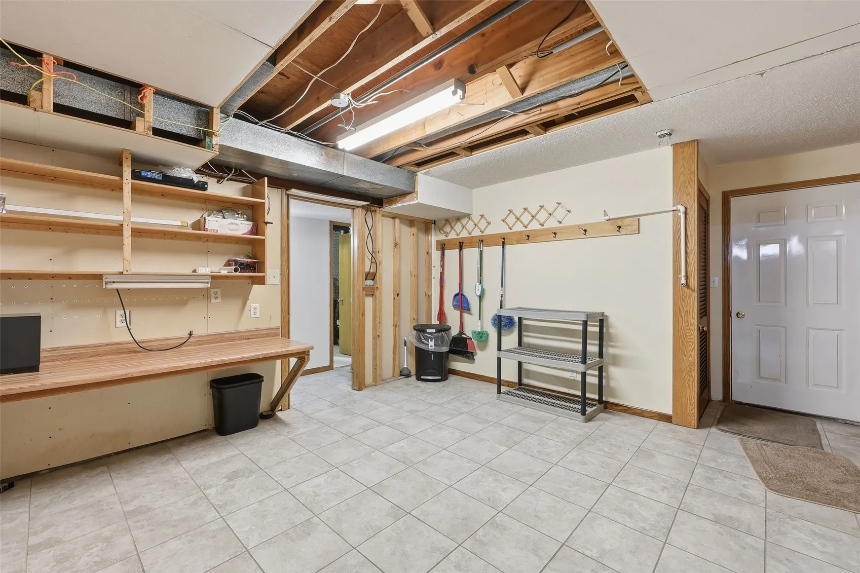 Room off garage perfect an awesome mud room or workshop/craft room.