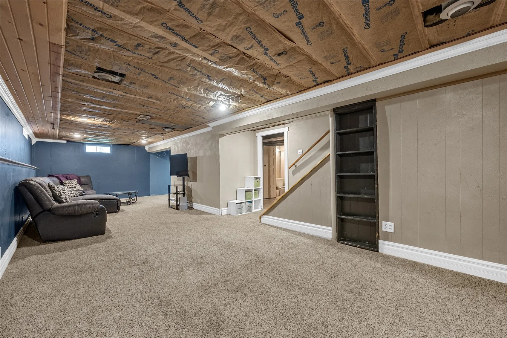 Partially finished lower level rec reoom