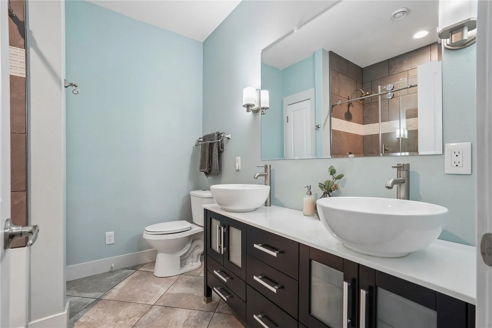 Full bathroom in lower level