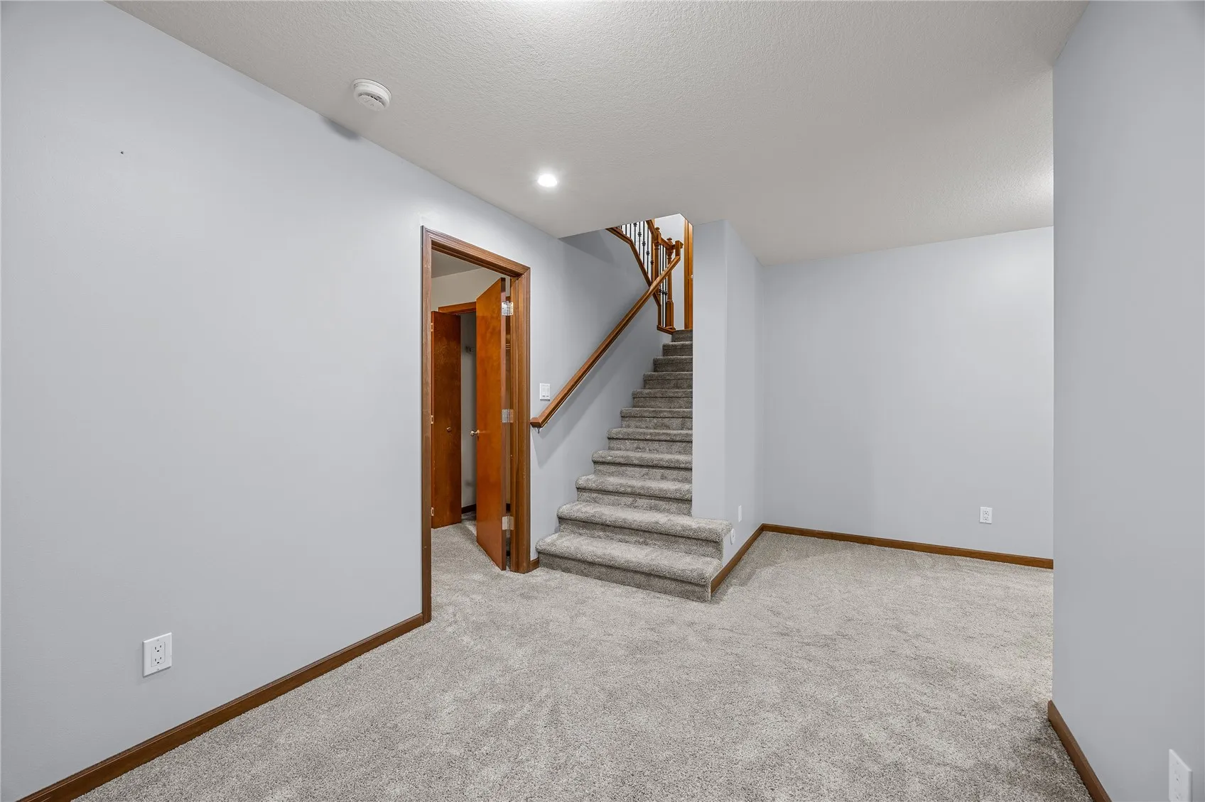 Stairs to lower level from mainfloor