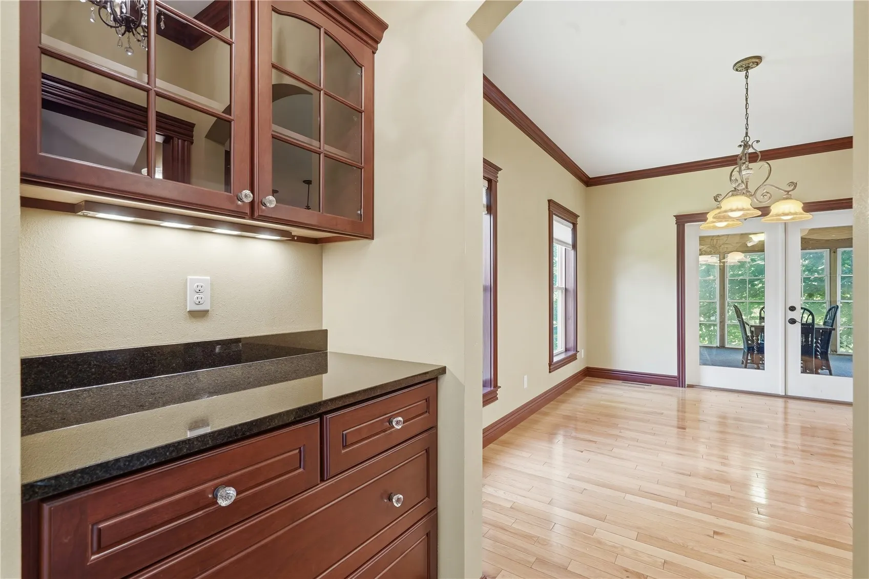 butlers pantry between kitchen & living room