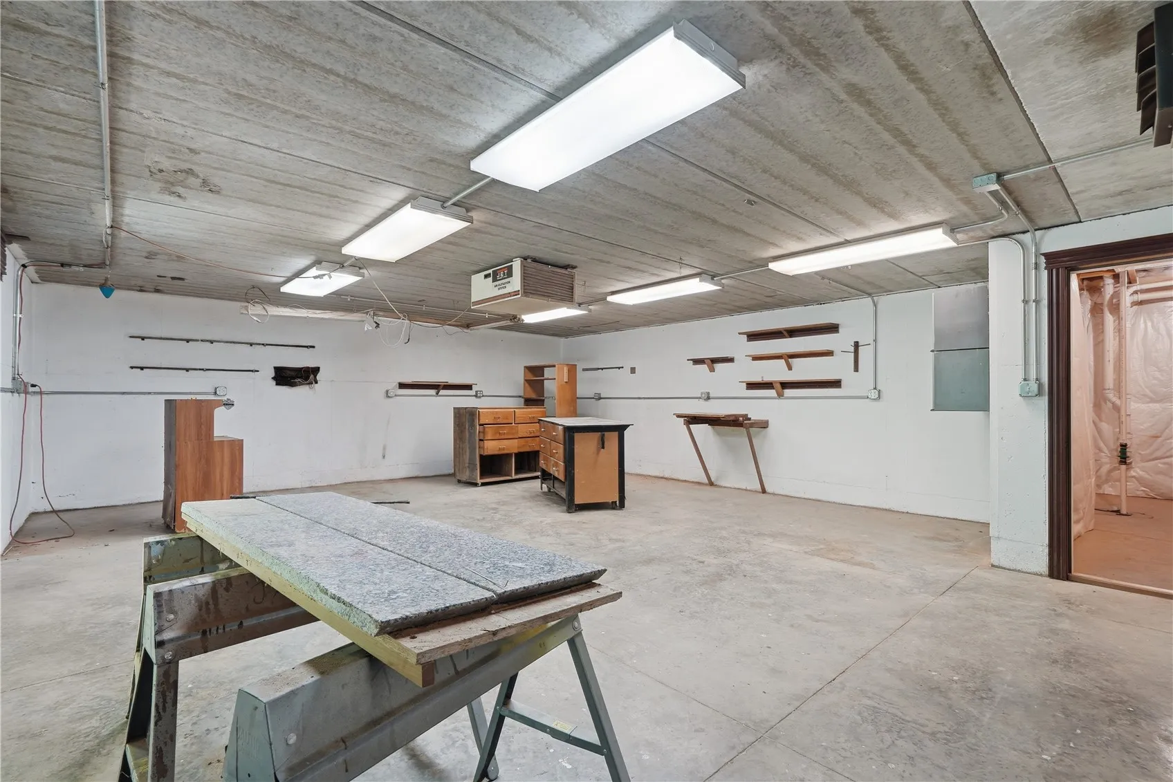huge workshop under garage, walkout