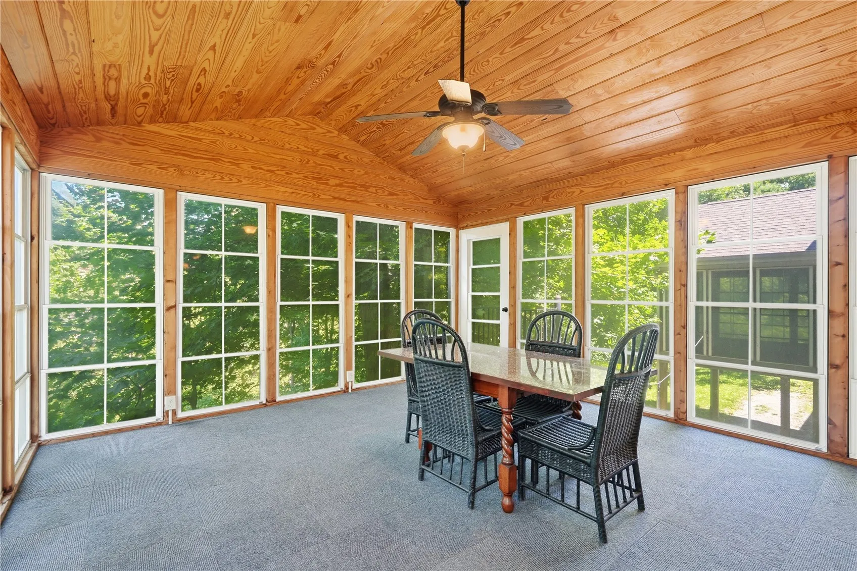 3 seasons room off kitchen, stairs to patio