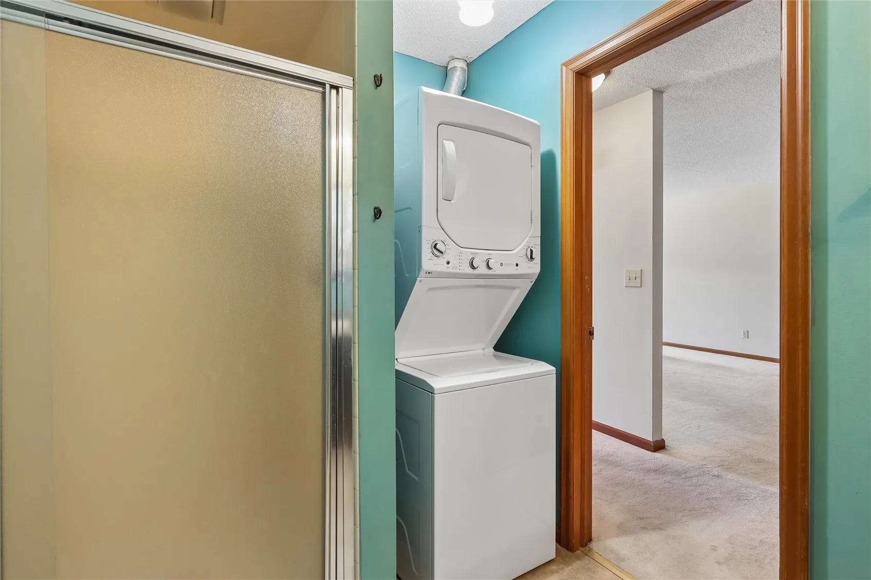 Washer/dryer in guest bath.