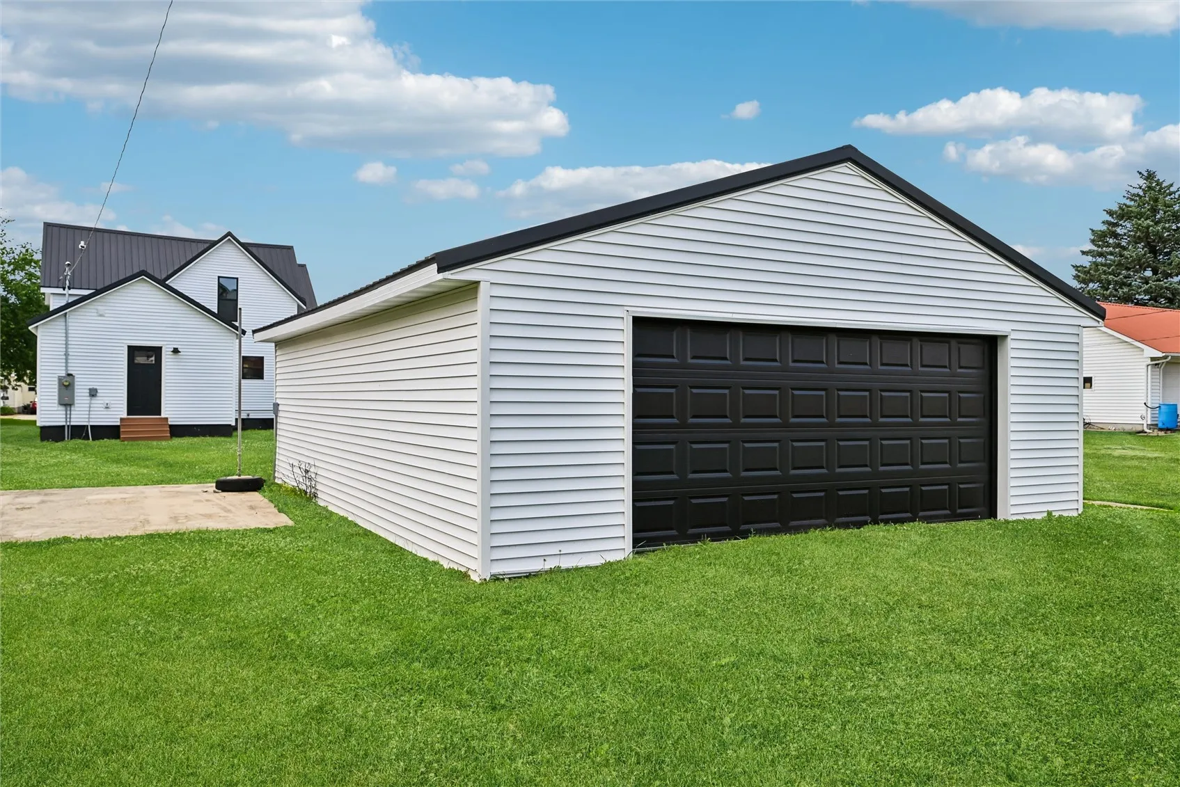 Detached garage