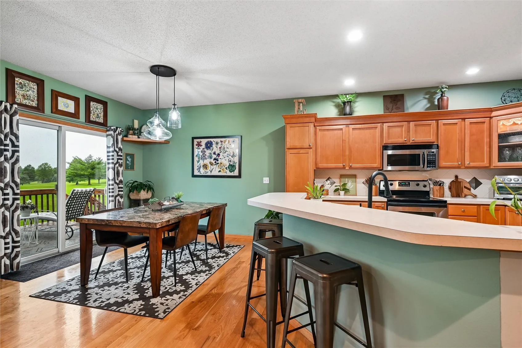 Kitchen Dining - Breakfast Bar