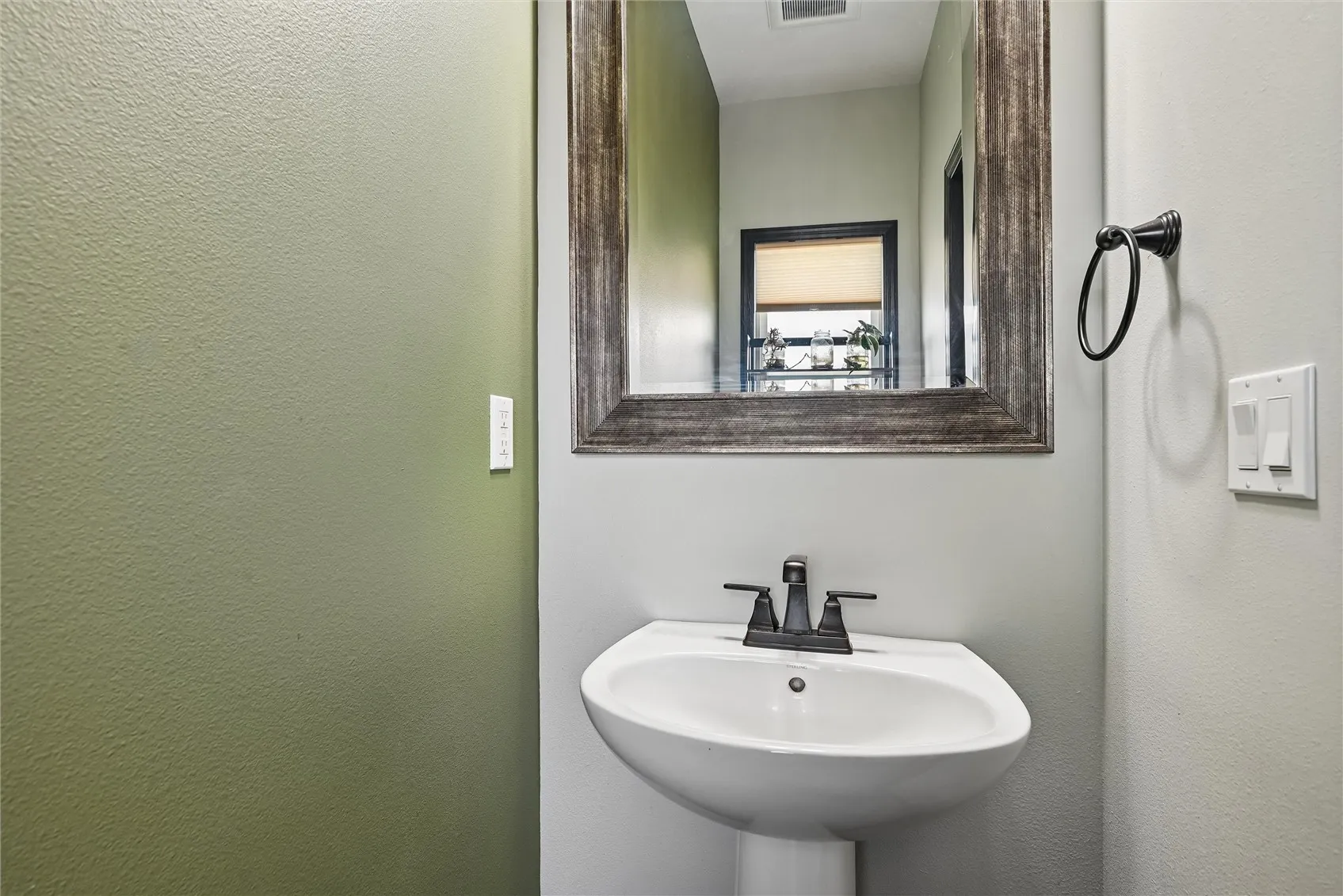 1/2 Bath, Main level