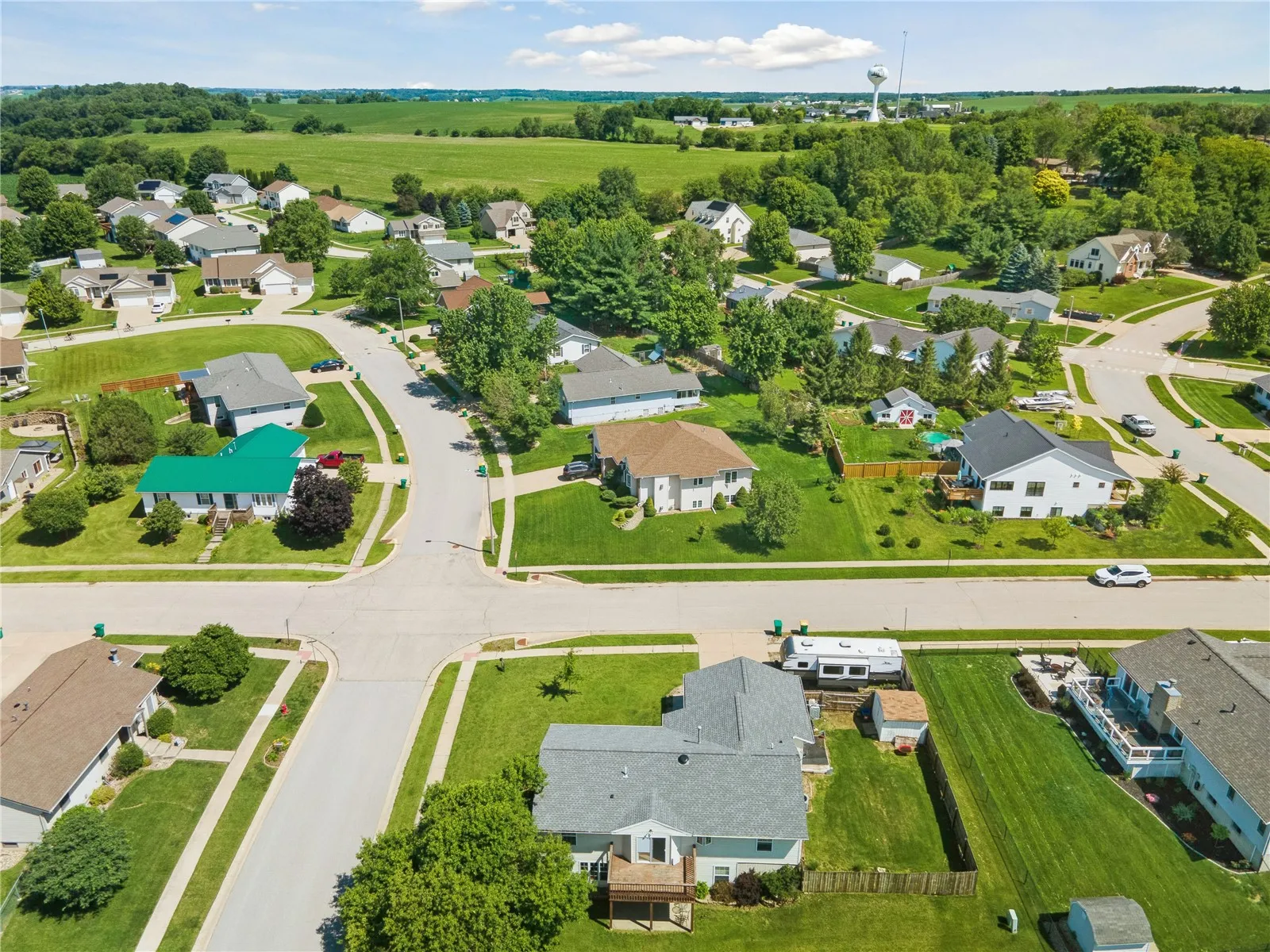 Aerial view of the home in neighborhood