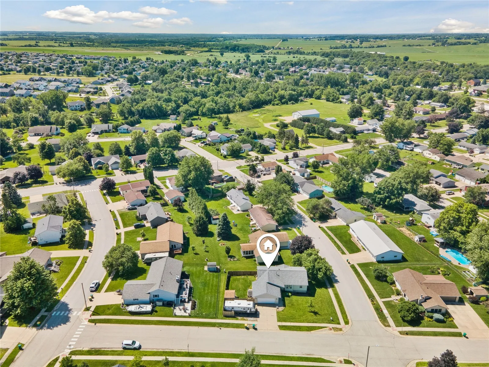 Aerial view of the home in neighborhood