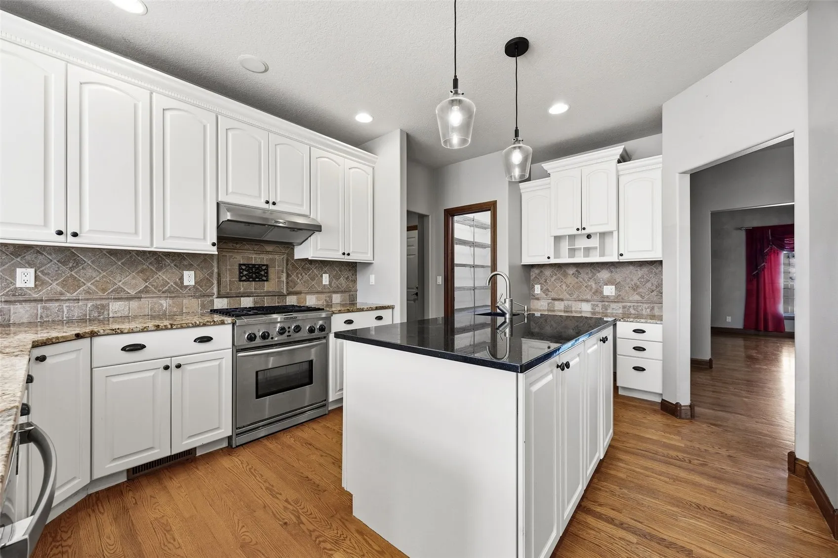 Grand kitchen