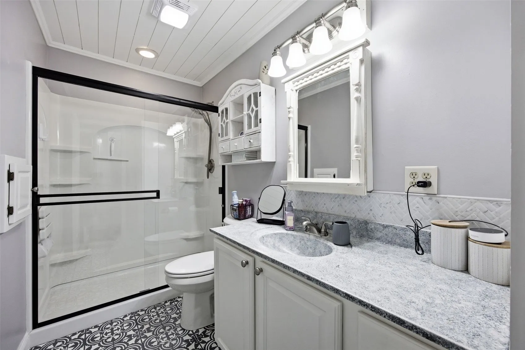 Main level bath