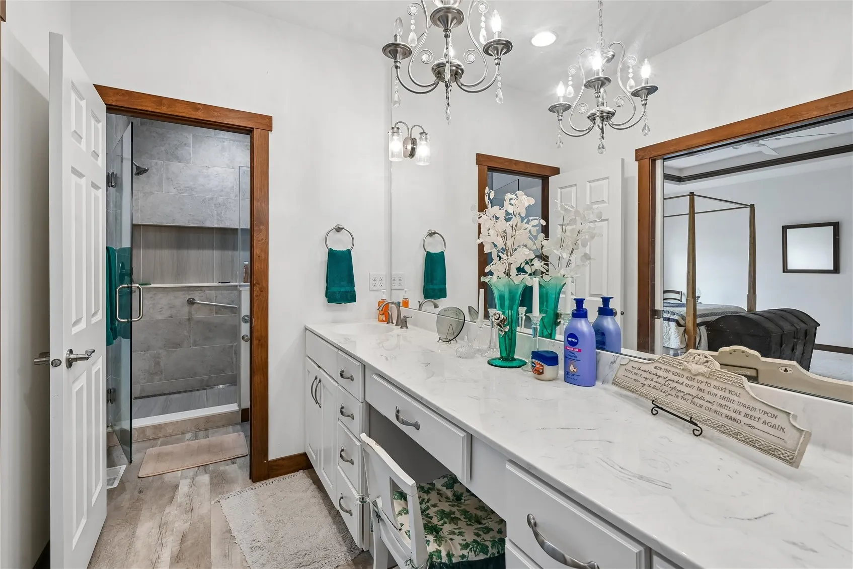 Walk in Shower with handicap features