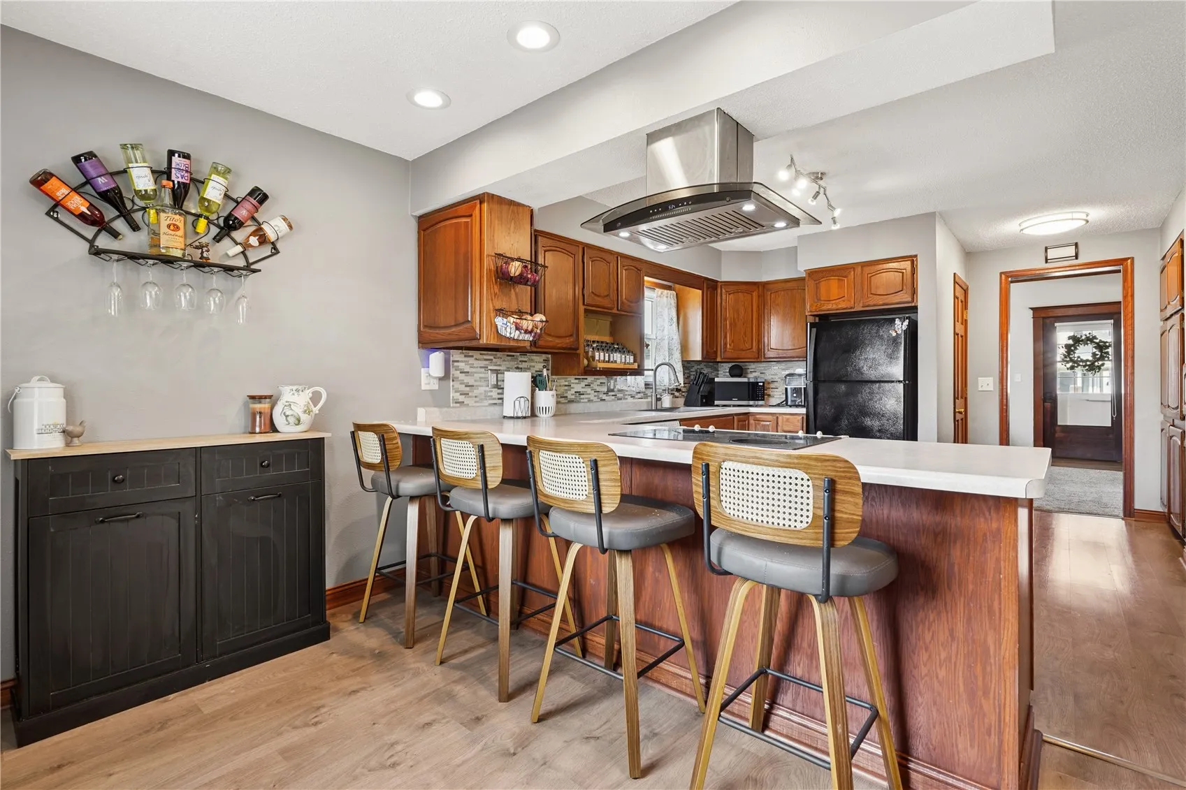 Kitchen - Bar seating