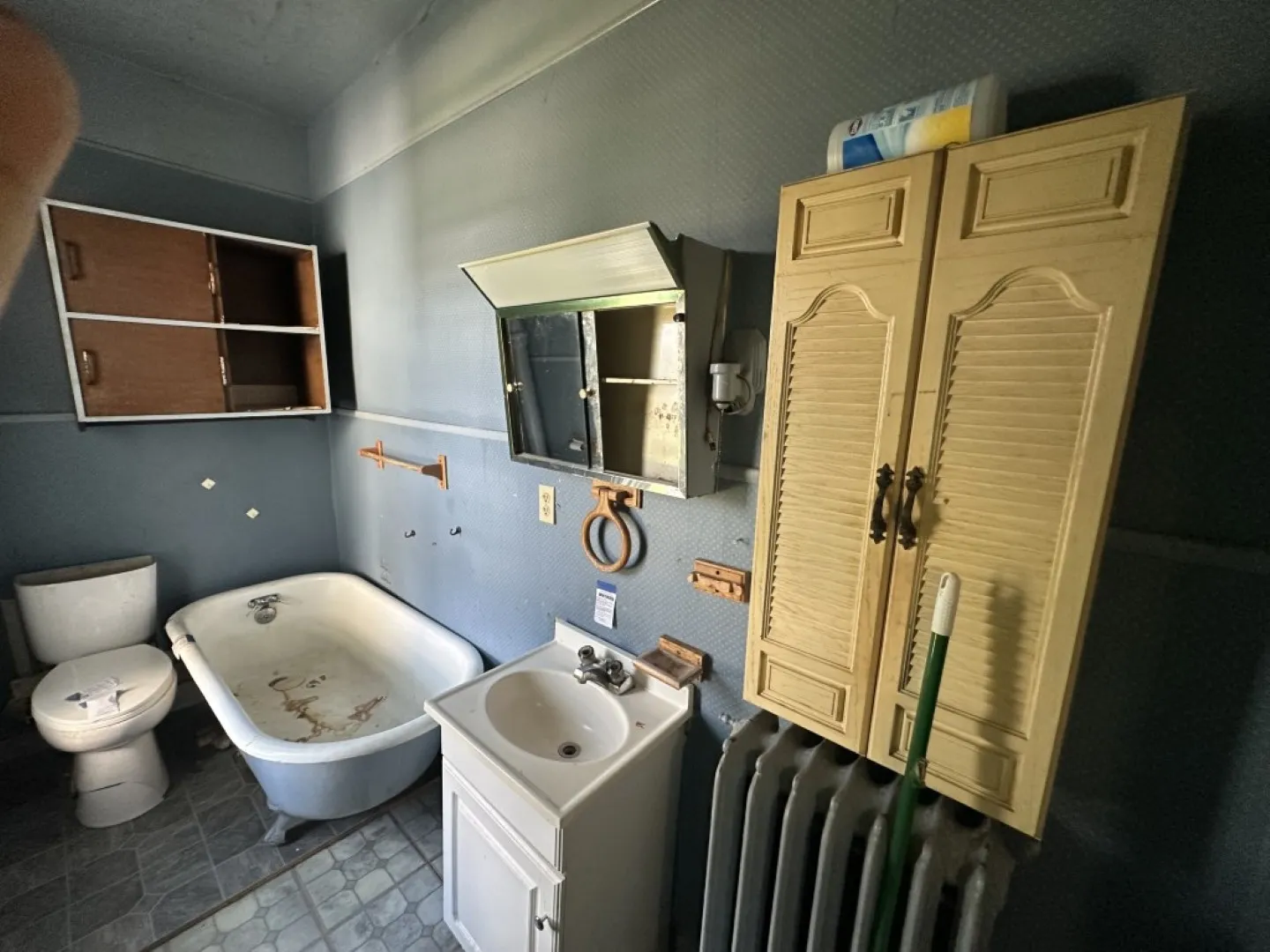 2nd level bath