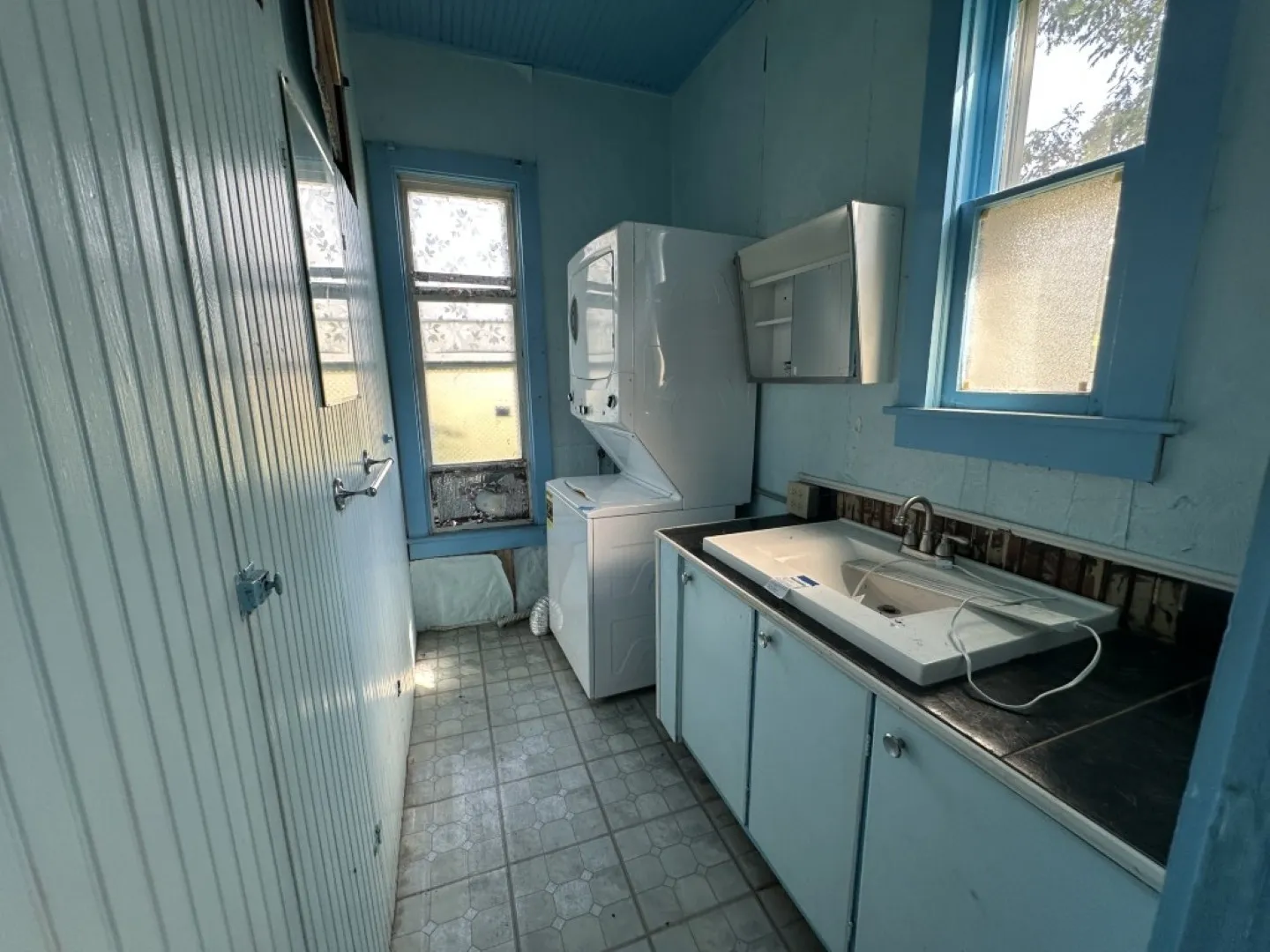 1st floor bath/laundry