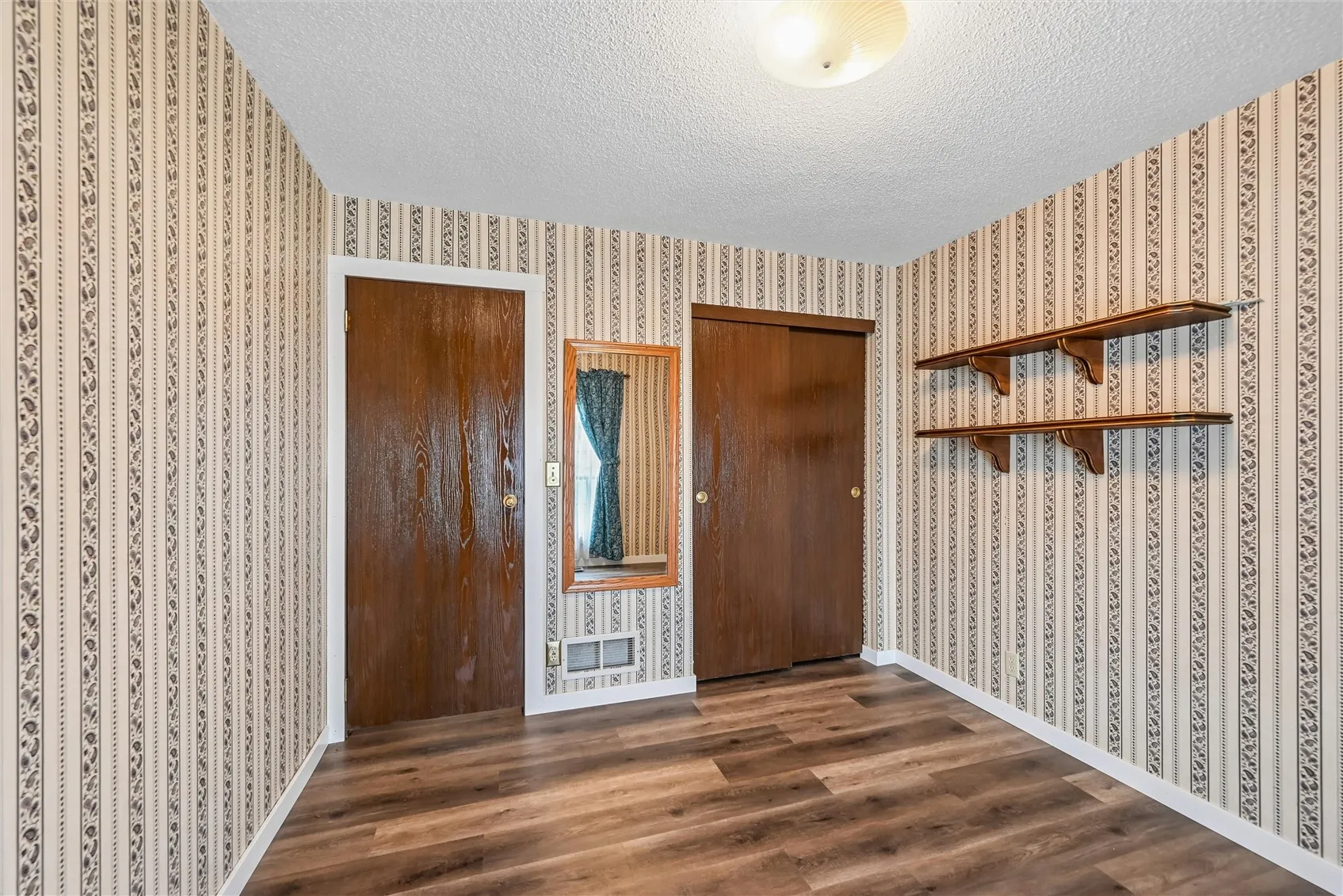 Guest bedroom