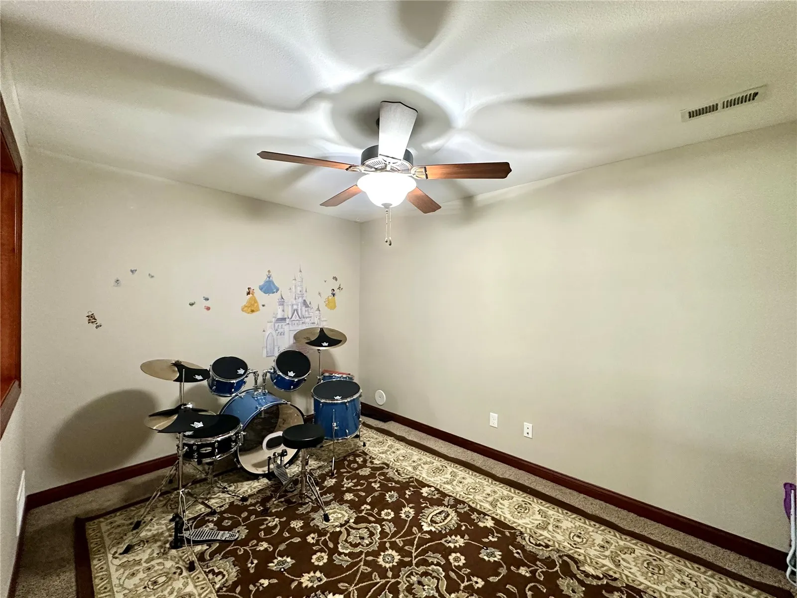 ower level Office,Den,Exercise or Toy Room. Could be a non-conforming bedroom as well.