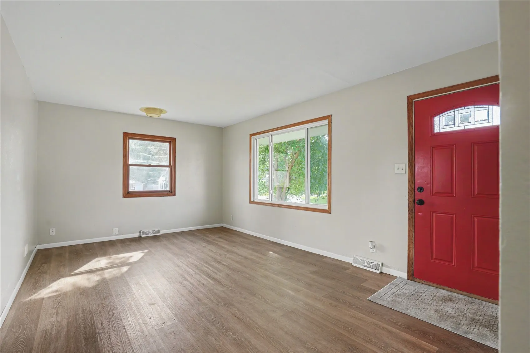 Living Room/Entry