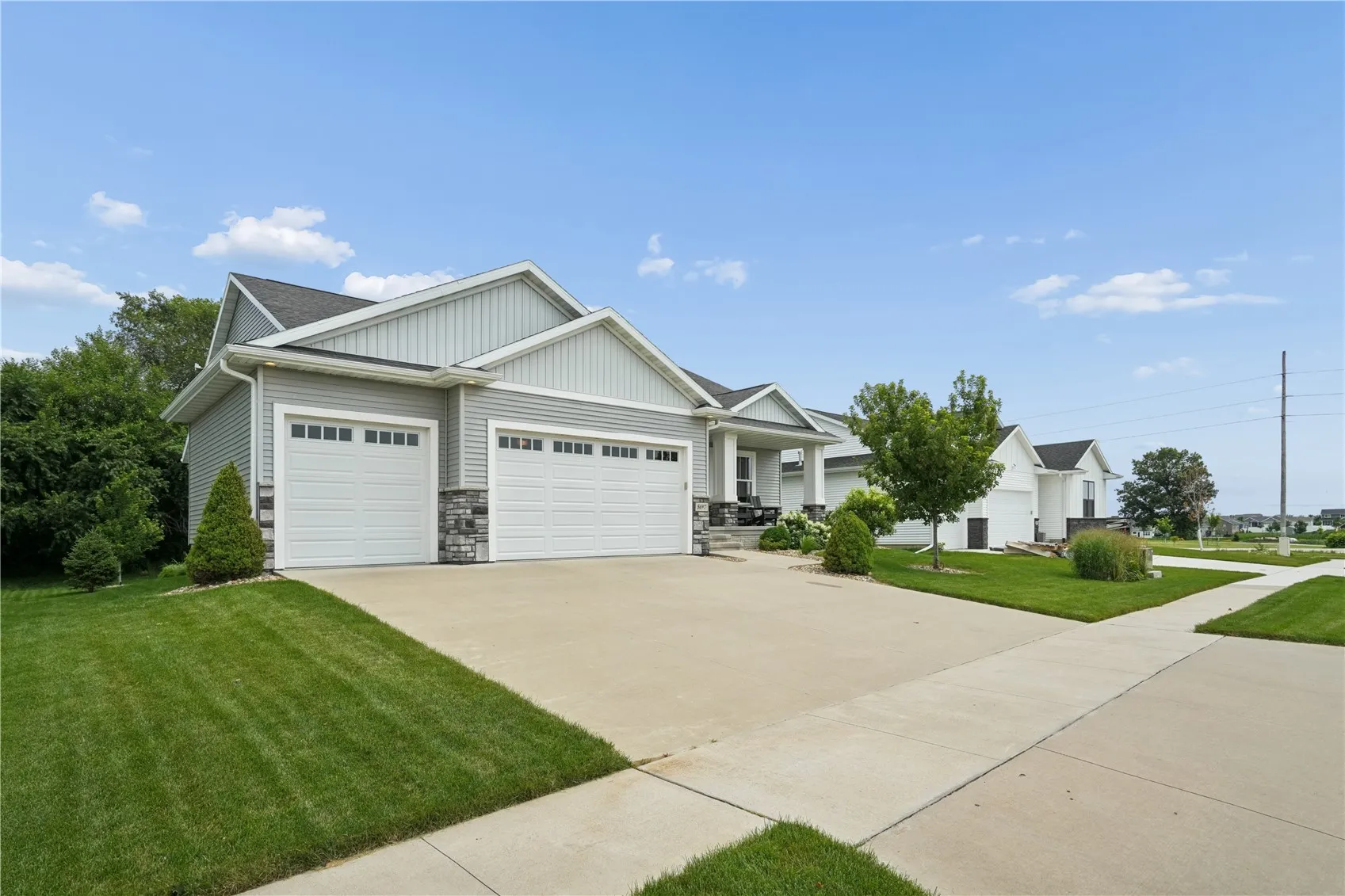 5697 Ridge Stone Ln