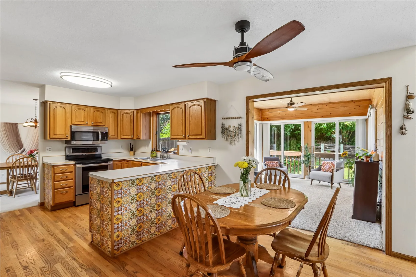 Kitchen / Dining Combo