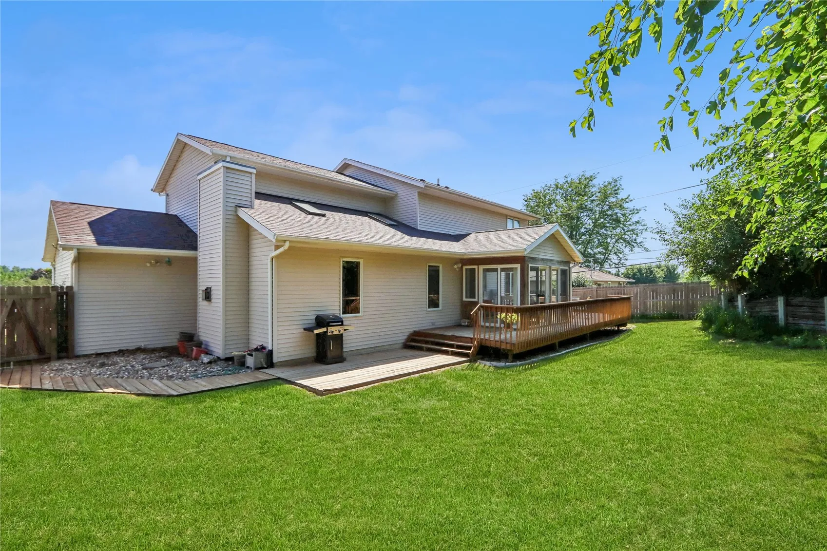 Deck / Backyard