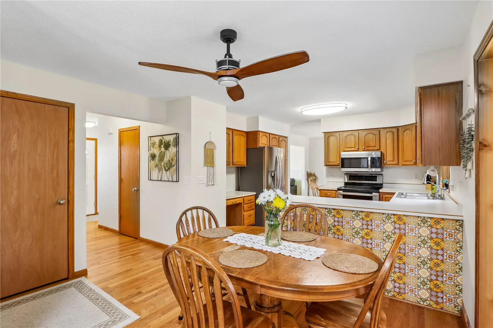 Kitchen / Dining Combo