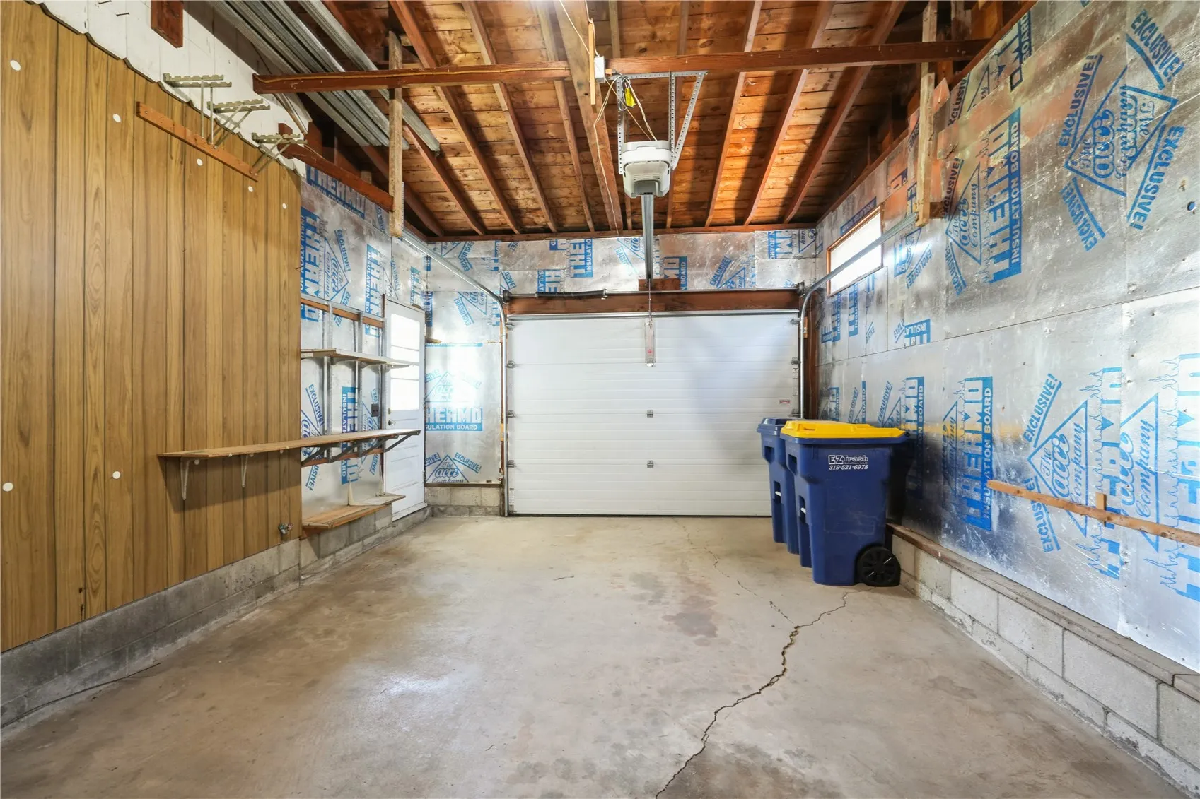 1 Stall Attached Garage