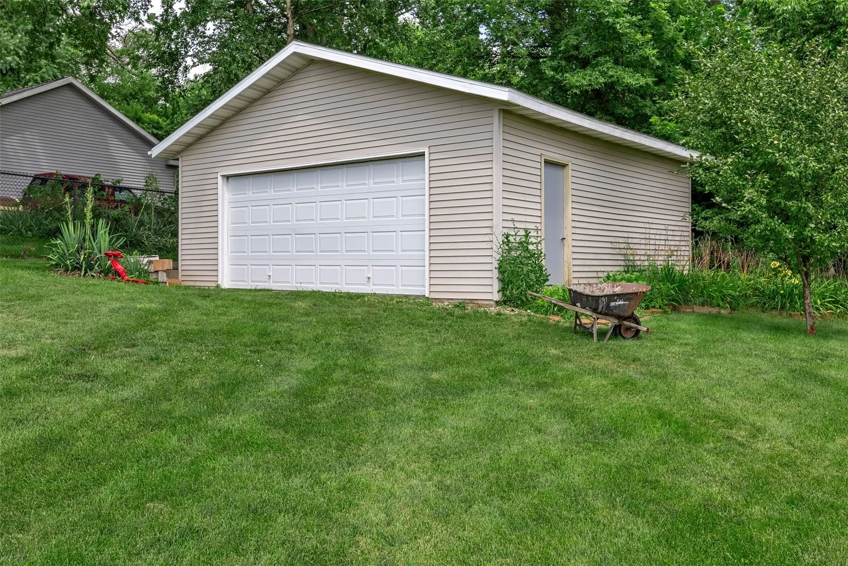 Detached Garage/Shed