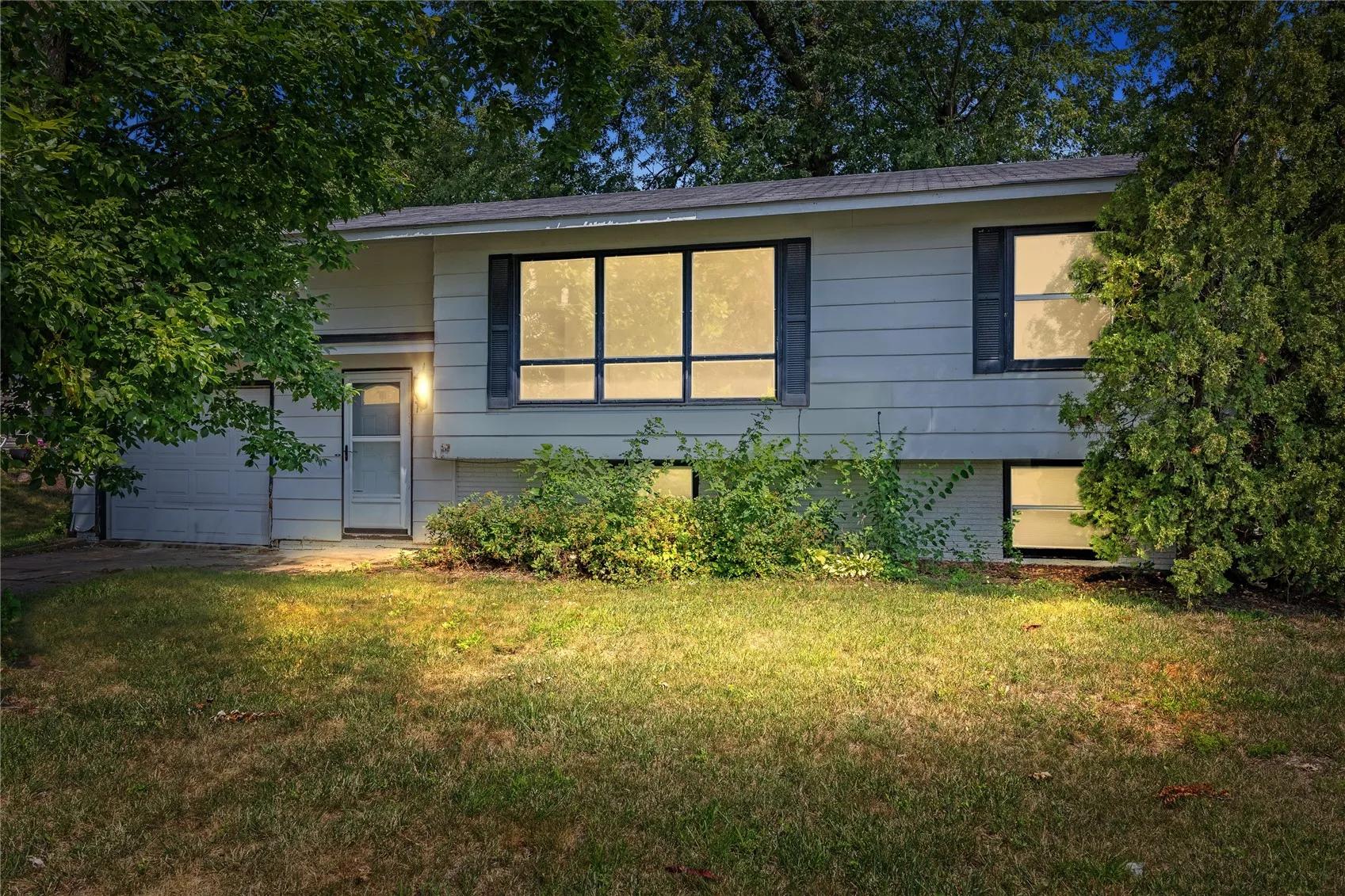 Virtual twilight view of house.