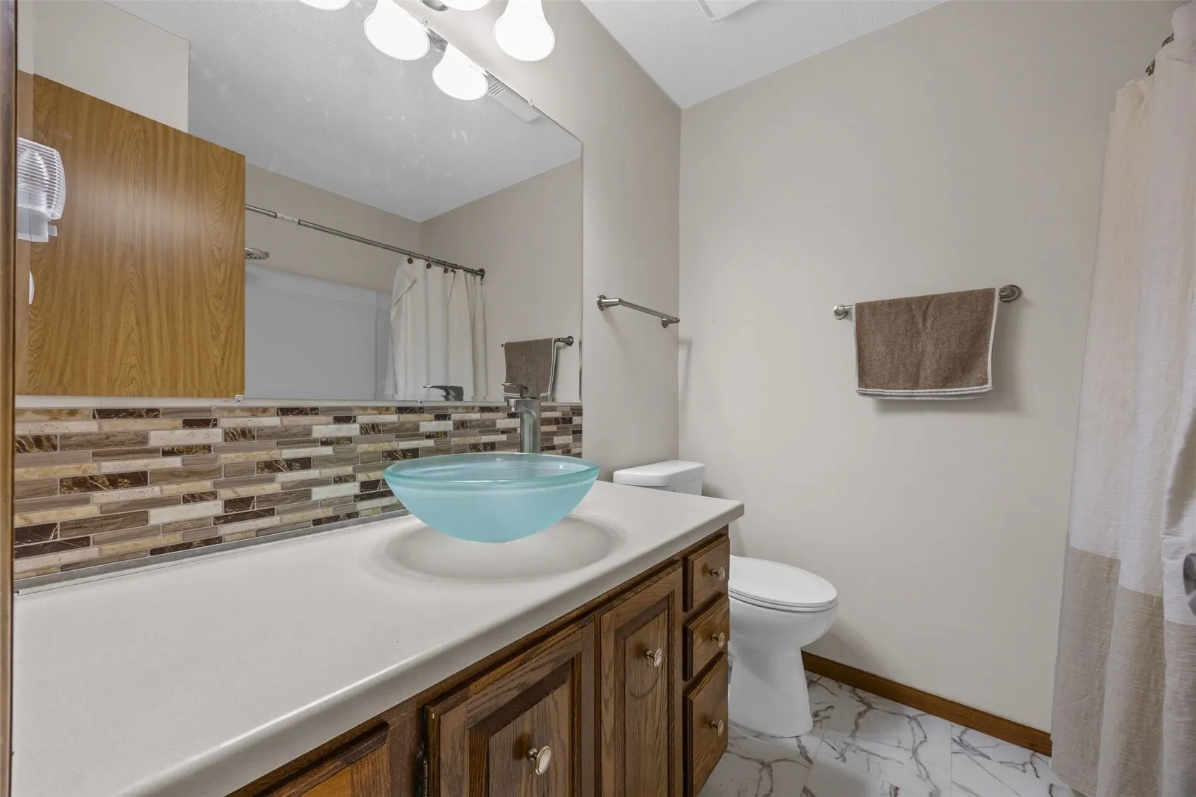 Main Bathroom in Hallway