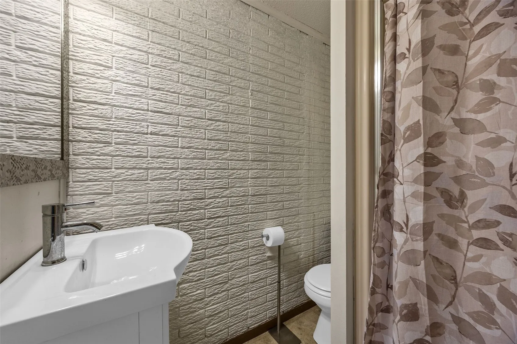 Lower Level Full Bathroom