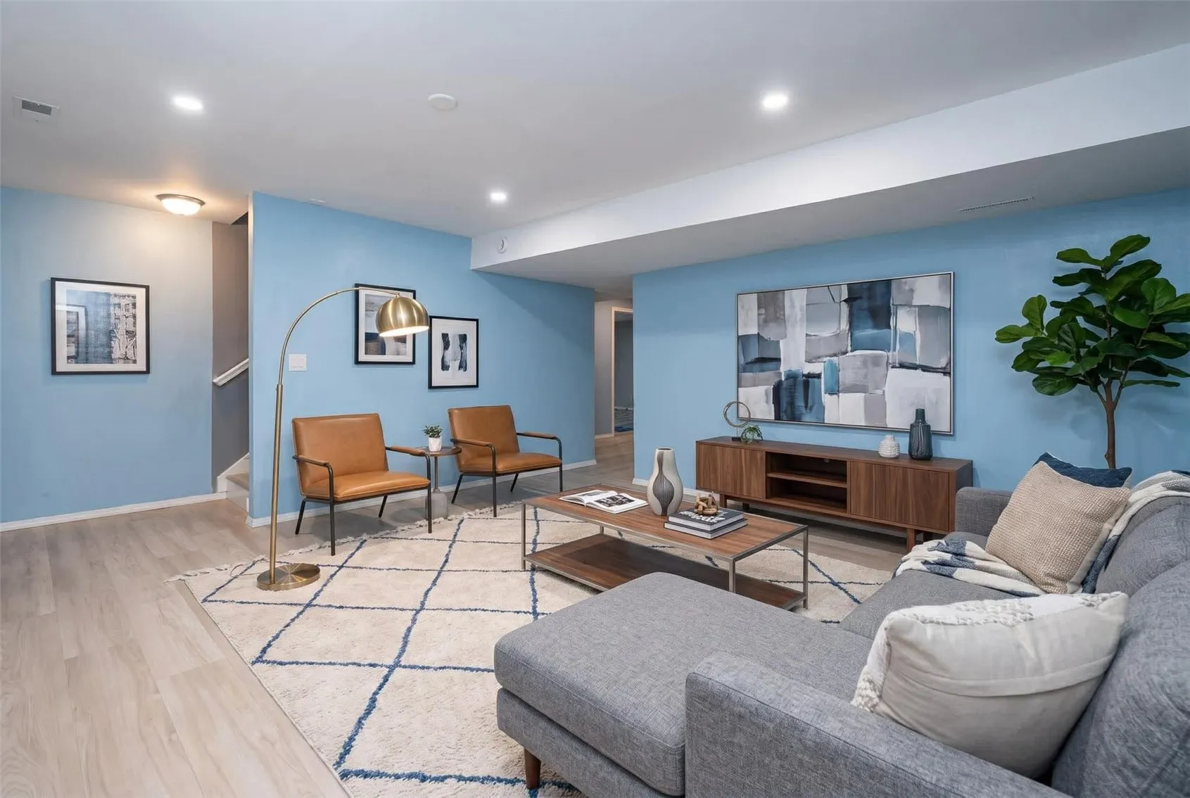 Virtual Stage -LL Family Room