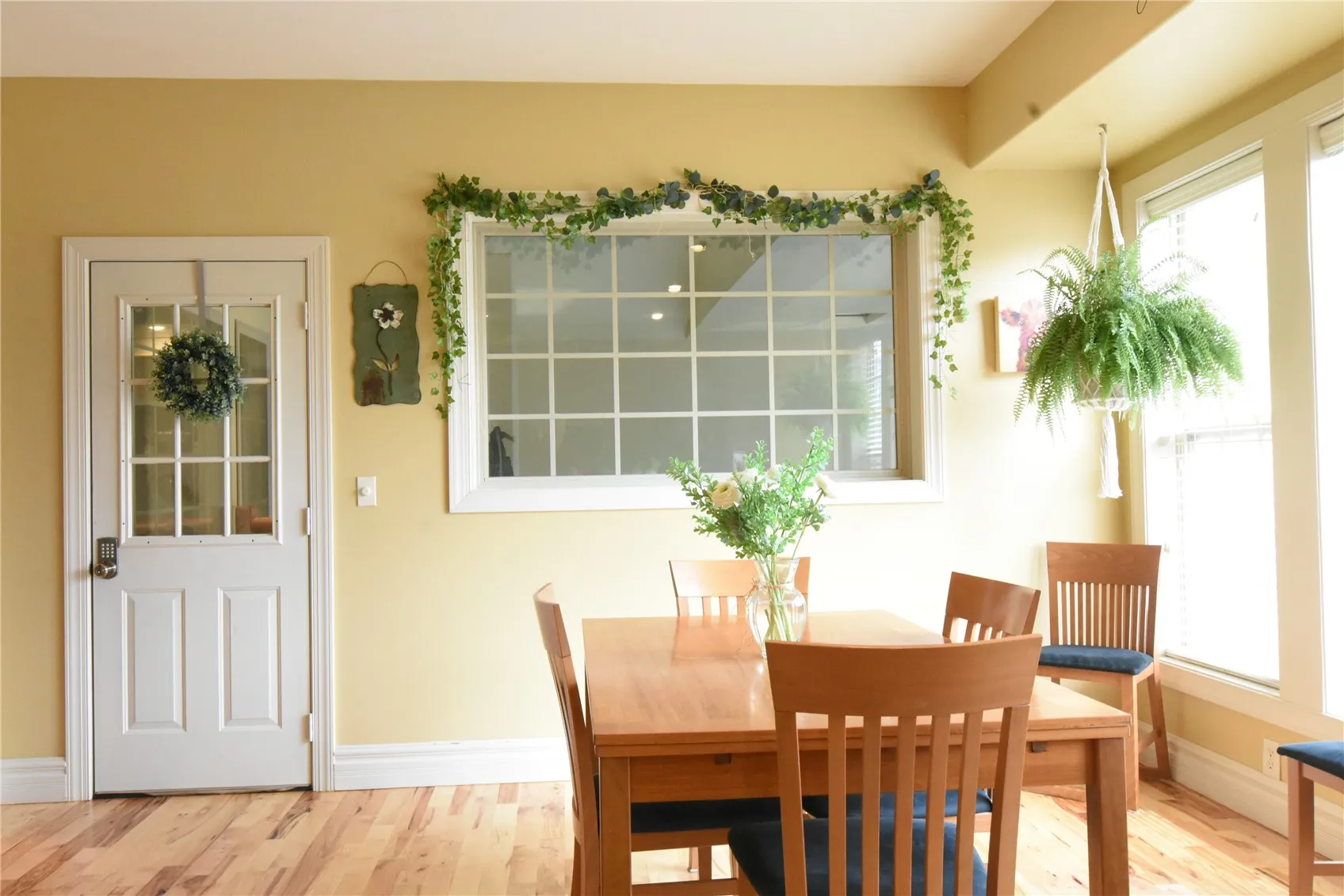 dining area with entry to balcony
