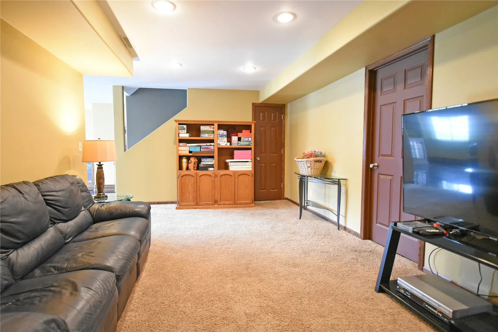 Tray ceiling in rec room