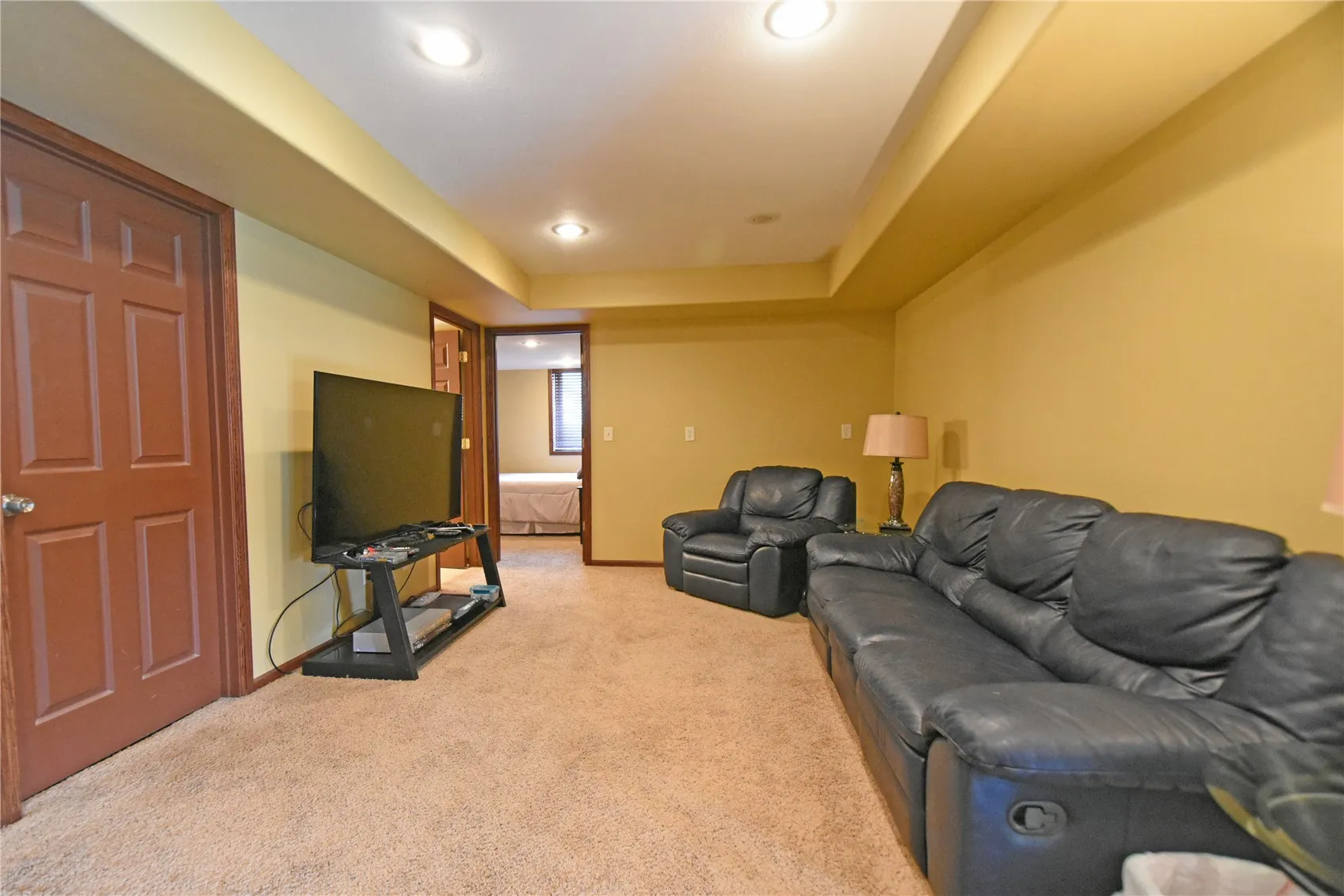 Huge rec room in LL