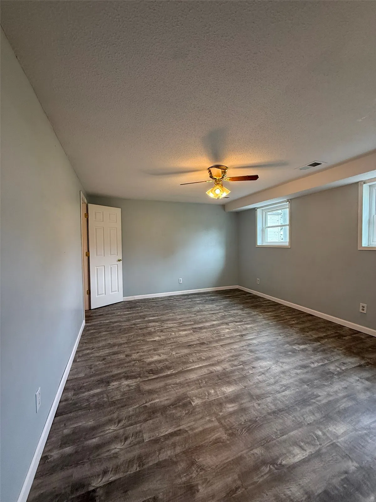 AI photo of primary or guest room