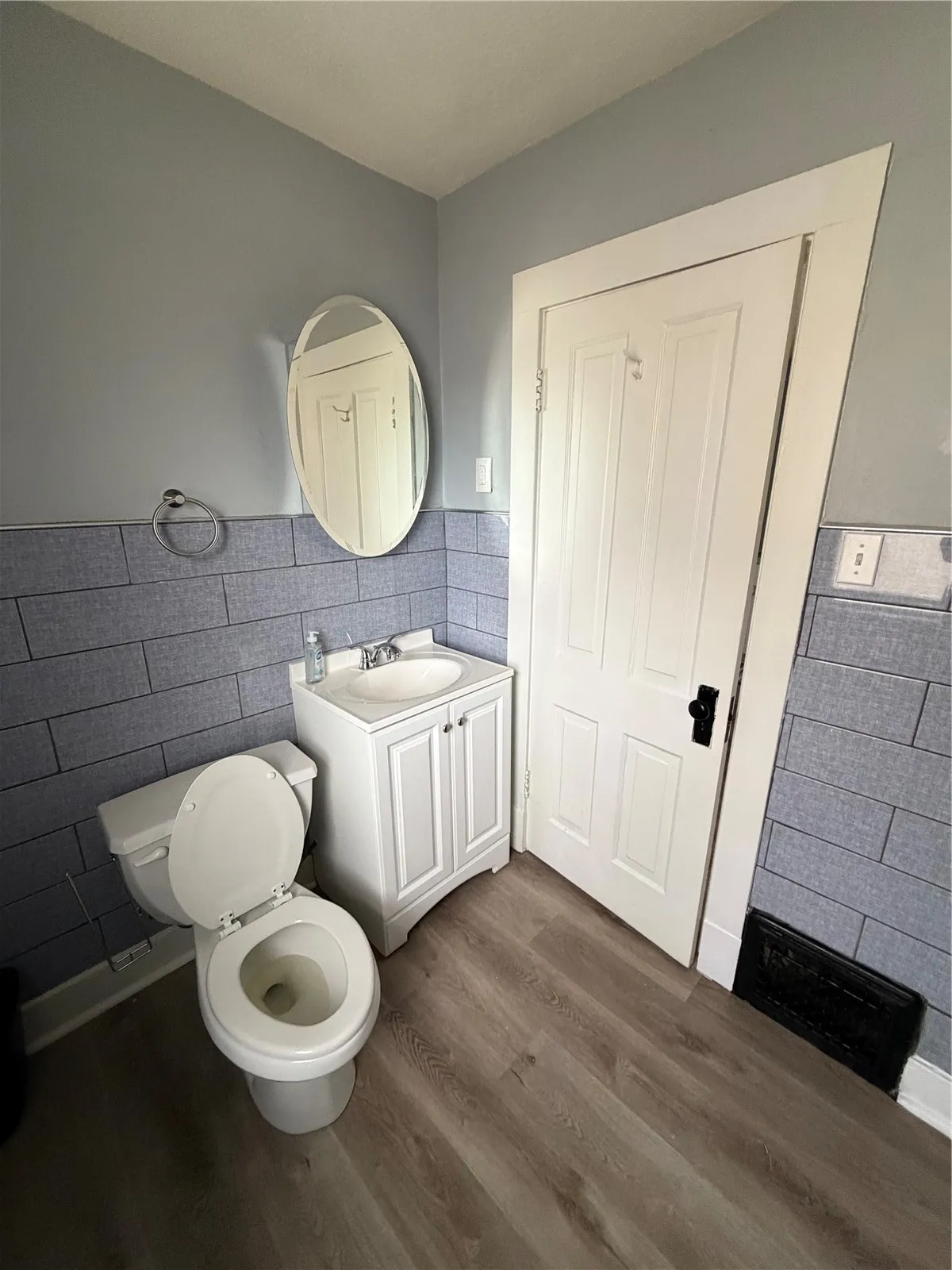 Unit B Bathroom