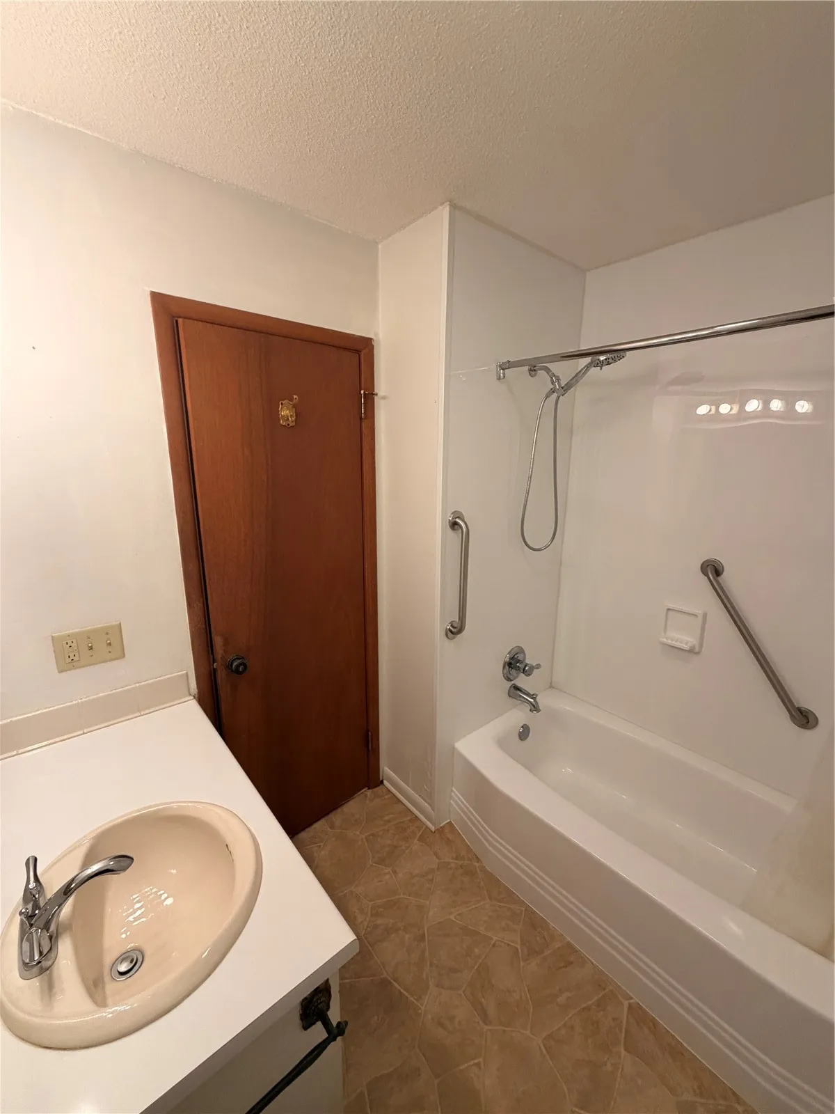 upstairs full bathroom