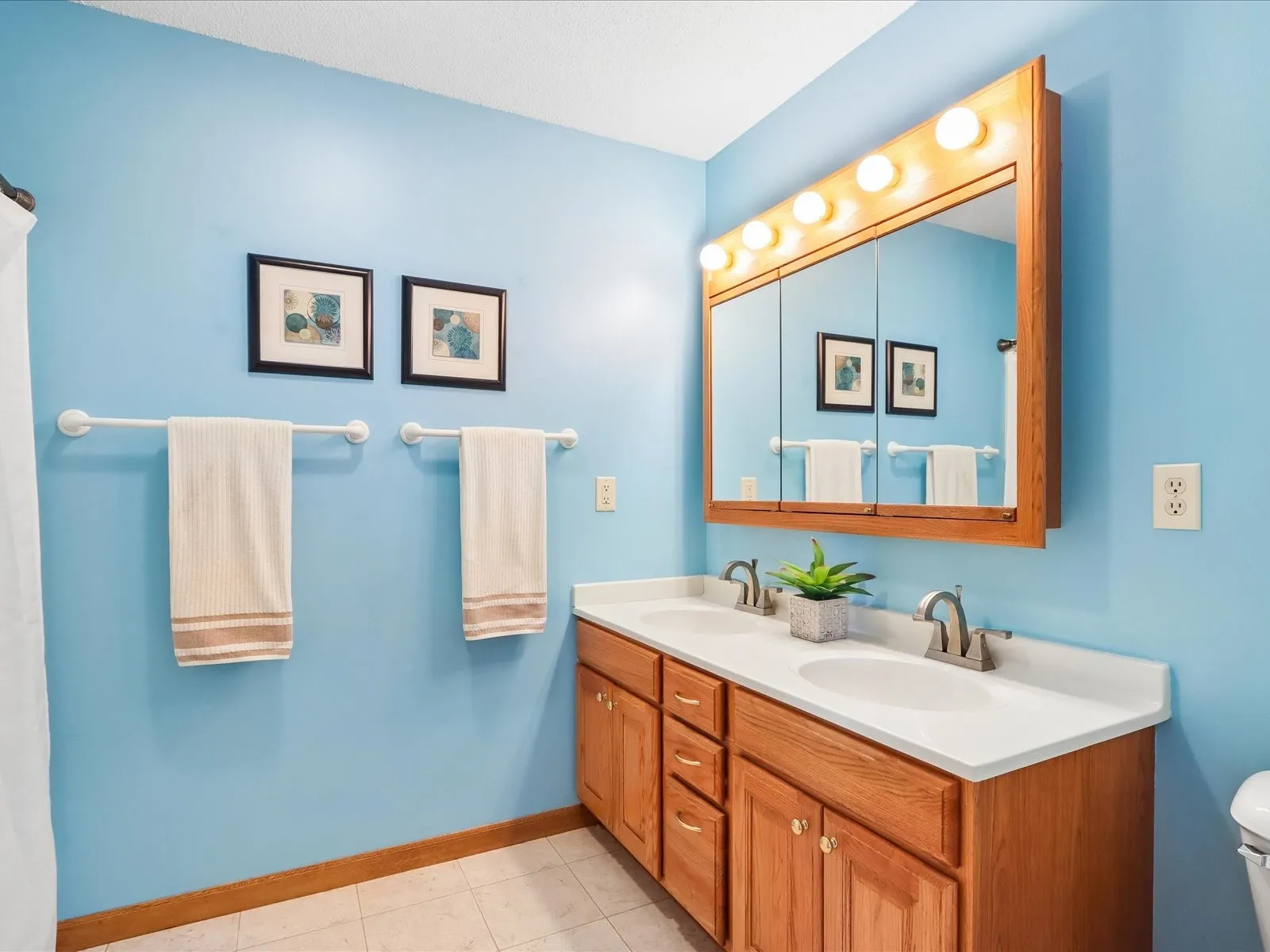 Full Hall Bath