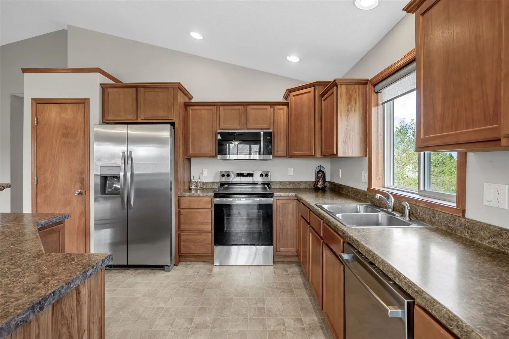 All stainless steel appliances stay
