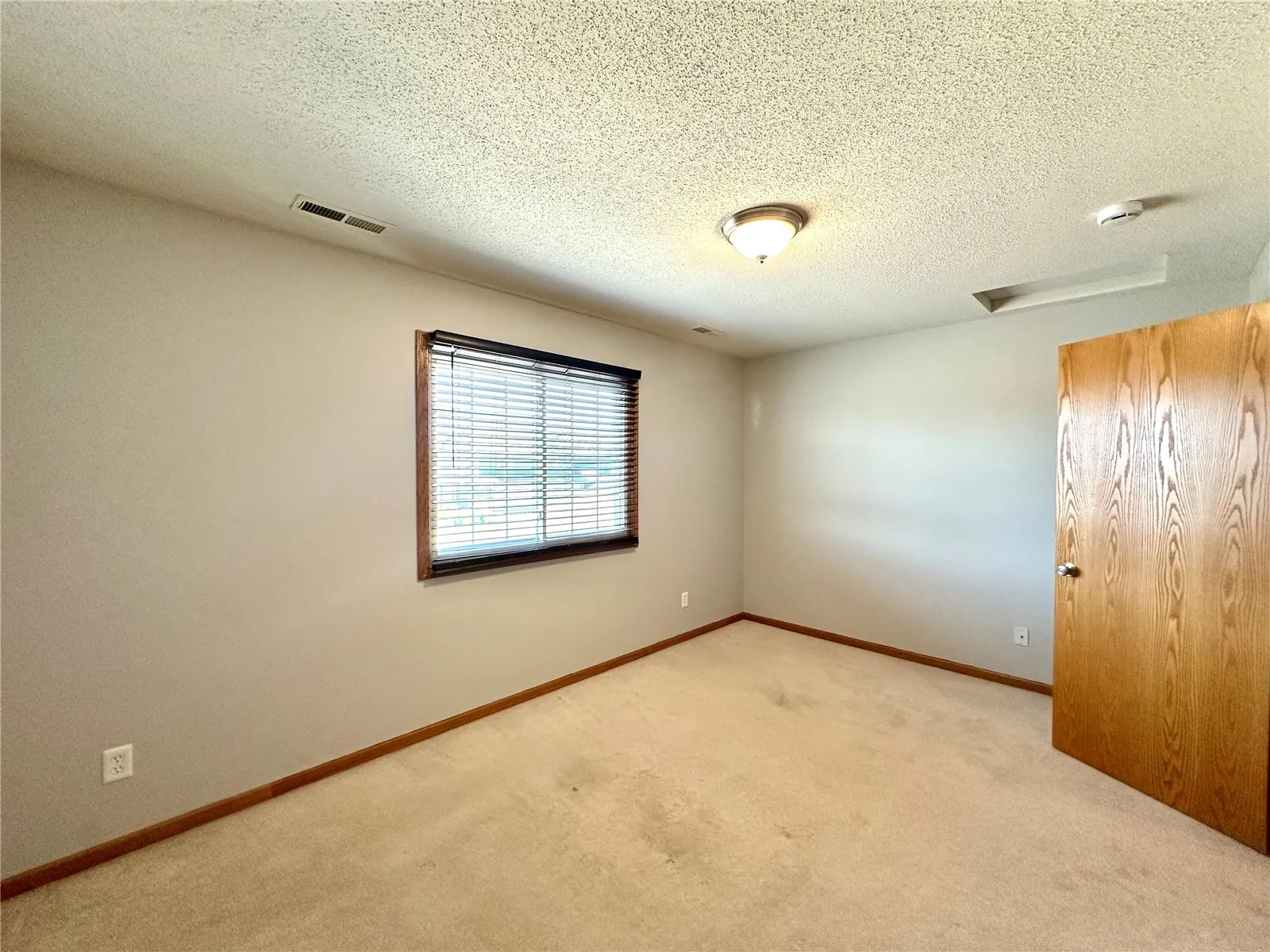 Upper level 2nd Bedroom.