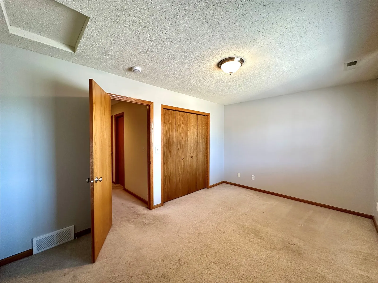 Upper level 2nd Bedroom.