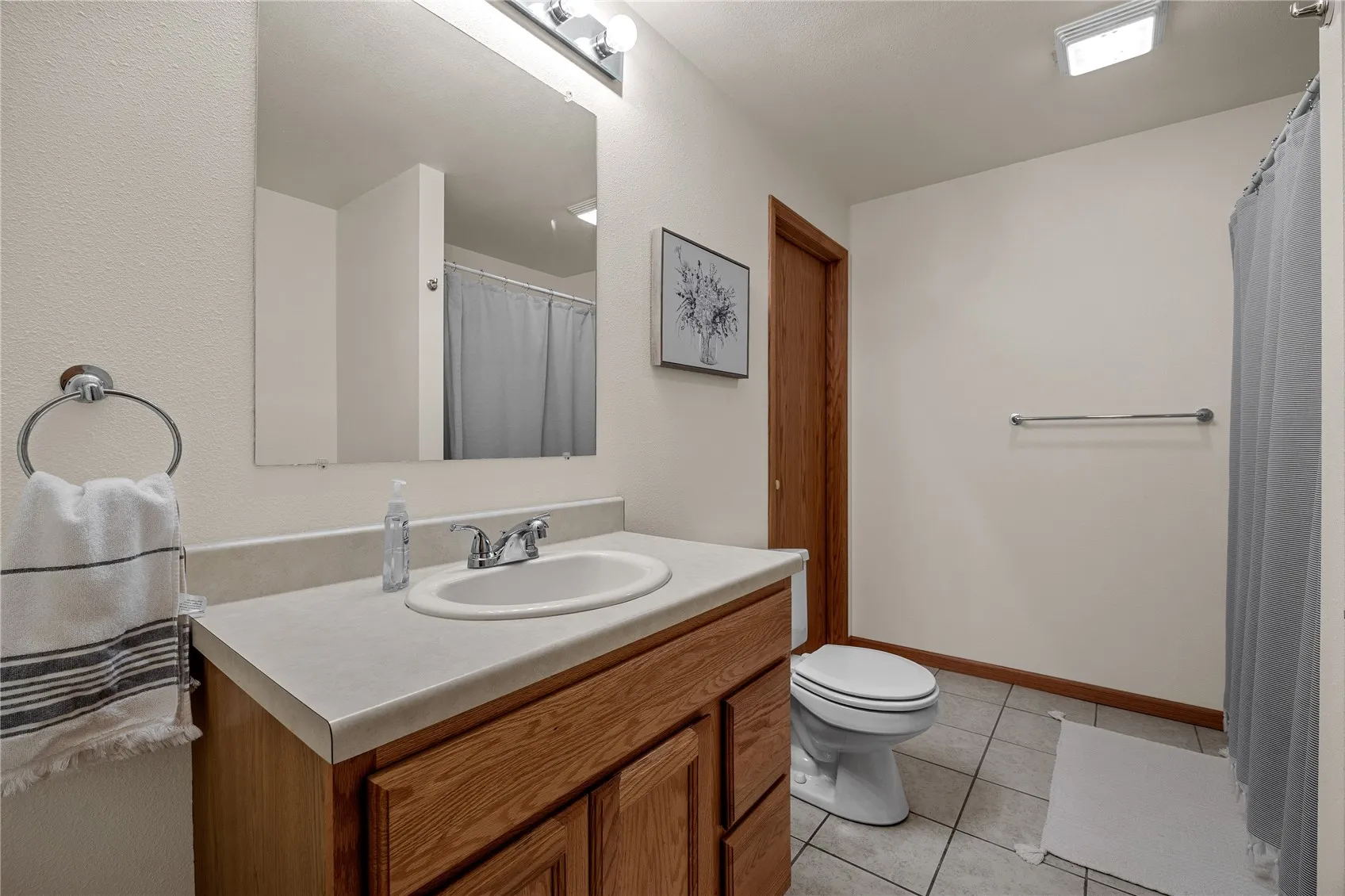 Lower level FULL bath.