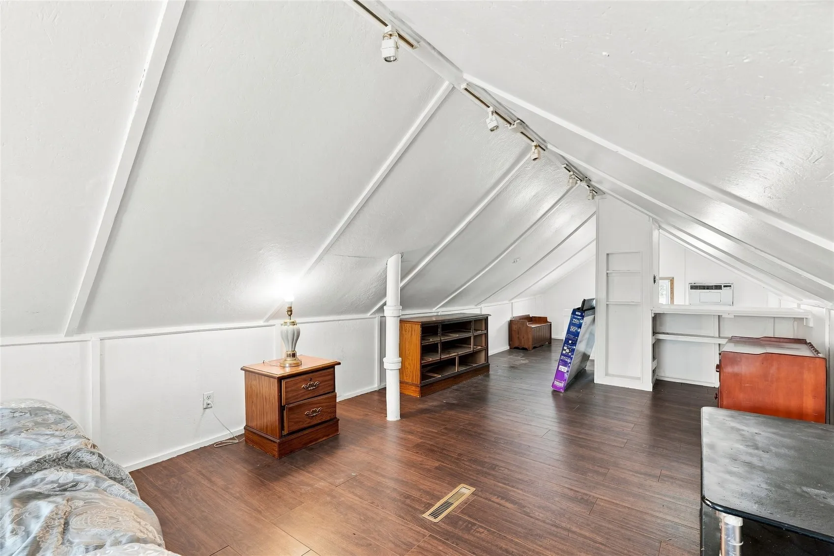 Large 3rd Bedroomm on Second floor